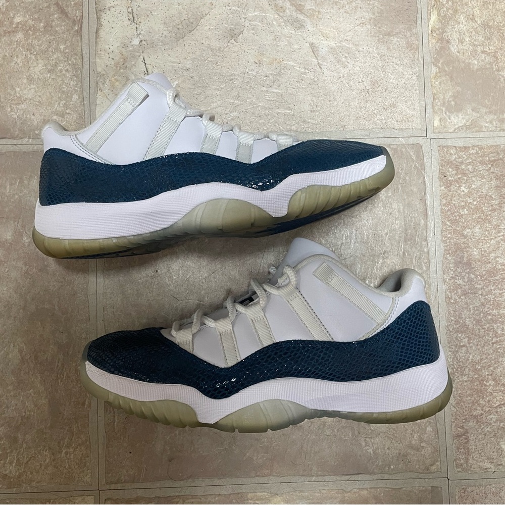 Jordan 11 Low Navy Snakeskin Size 8.5